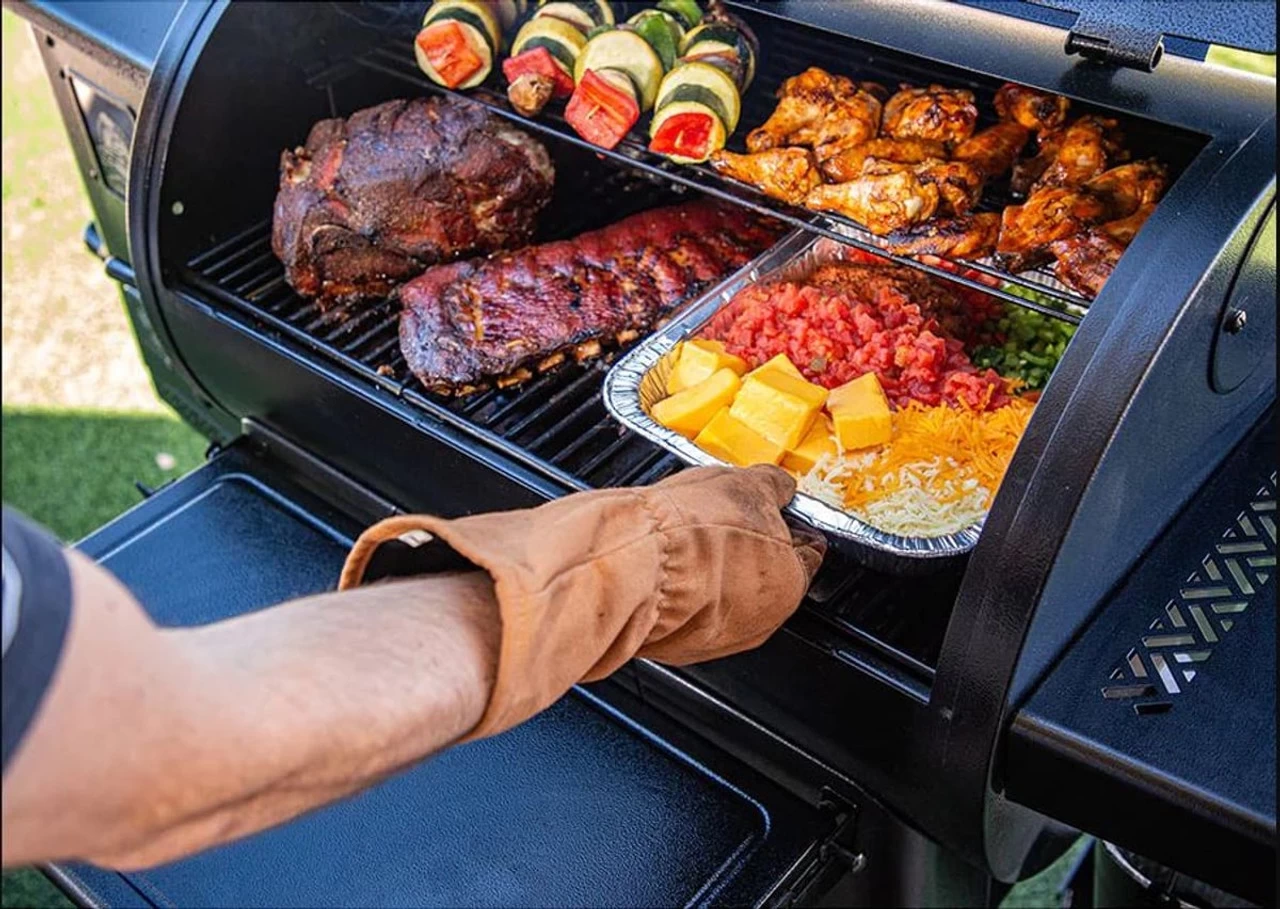 Pit Boss Heavy Duty Leather Grilling Gloves 4 Pit Boss Heavy Duty Leather Grilling Gloves - Image 2