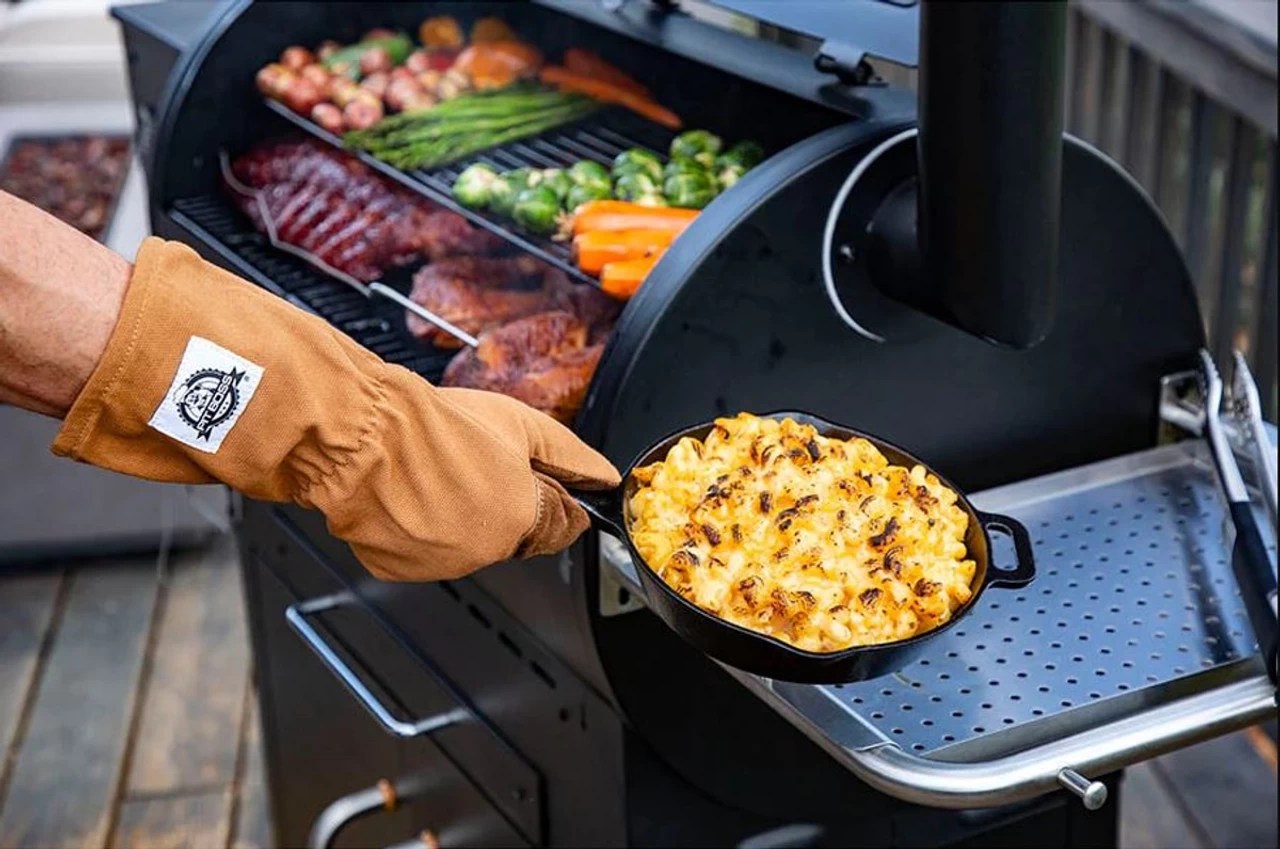 Pit Boss Heavy Duty Leather Grilling Gloves 5 Pit Boss Heavy Duty Leather Grilling Gloves - Image 3